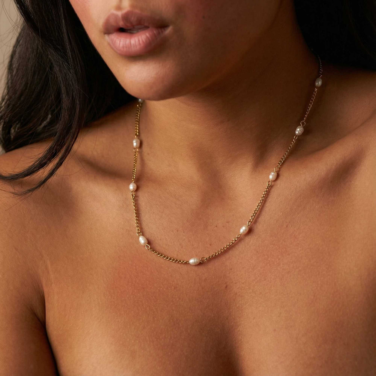 Dainty Pearl Choker