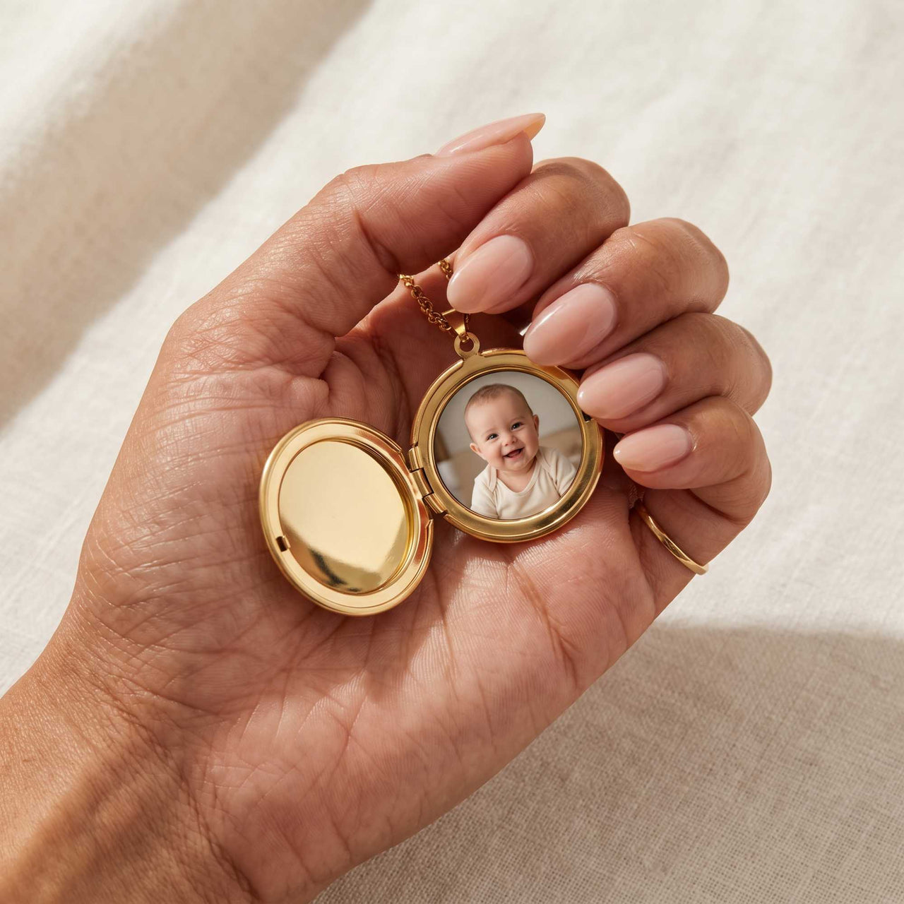 Floral Round Photo Locket Necklace