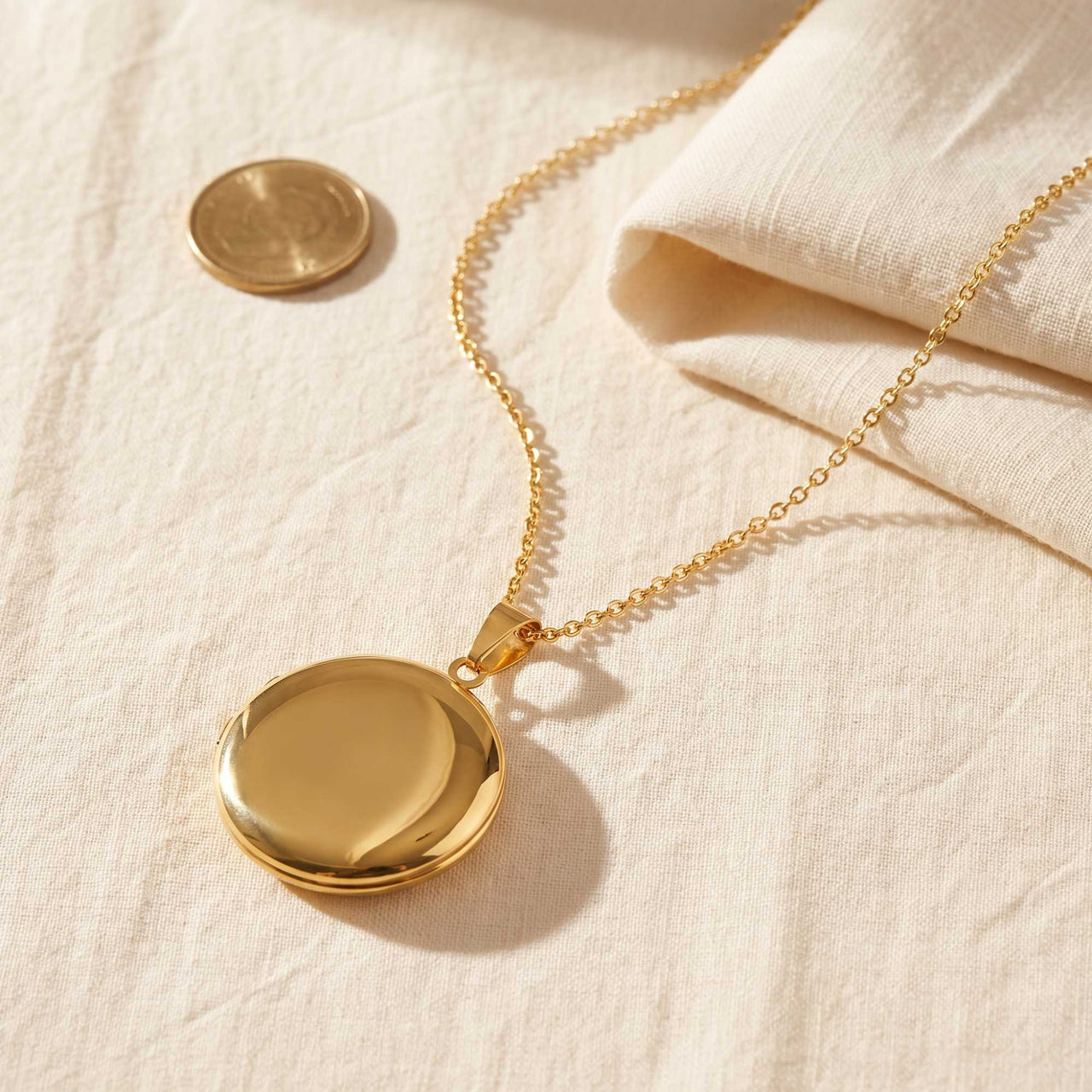 Round Photo Locket Necklace