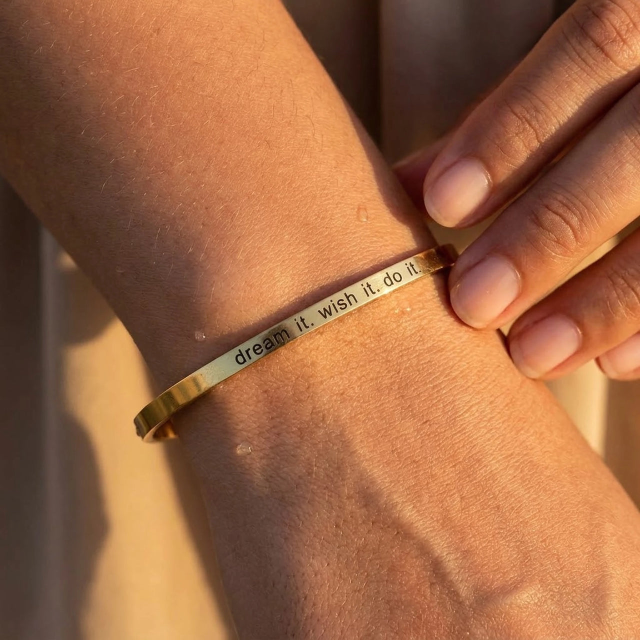 Graduation bracelet — close-up of the details, gold | SKU: 4214557-gold-color