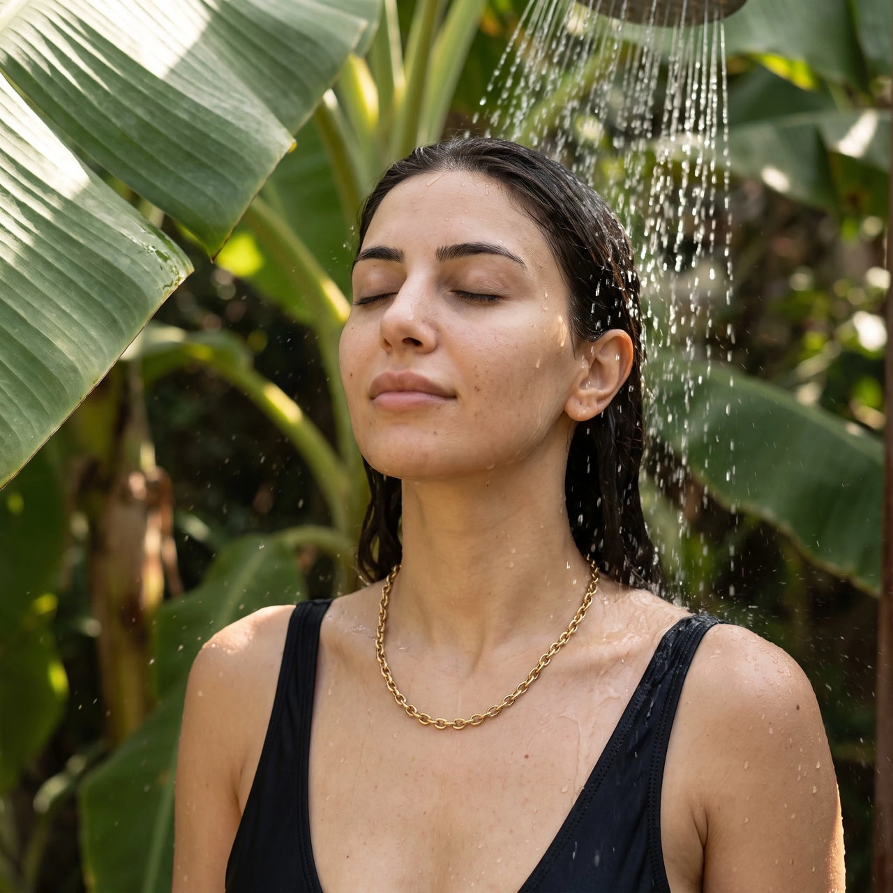Gold chain necklace — worn in the shower, waterproof, gold | SKU: lachaine