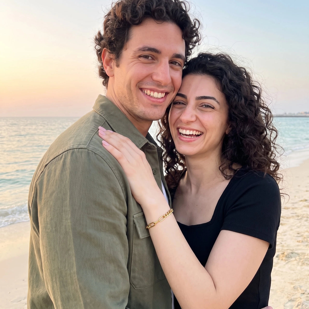 Gold chain bracelet — worn by a couple, gold | SKU: ledouble