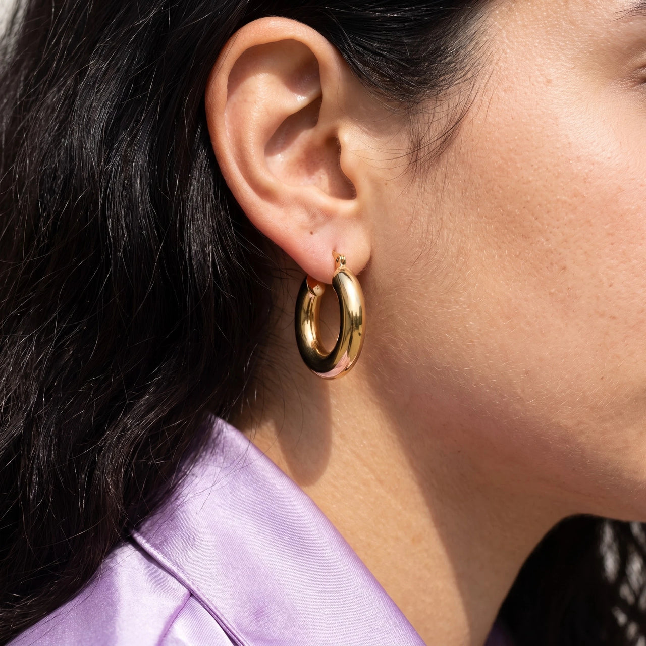 The Shiny, gold earrings — close up | SKU: lesbrillantes