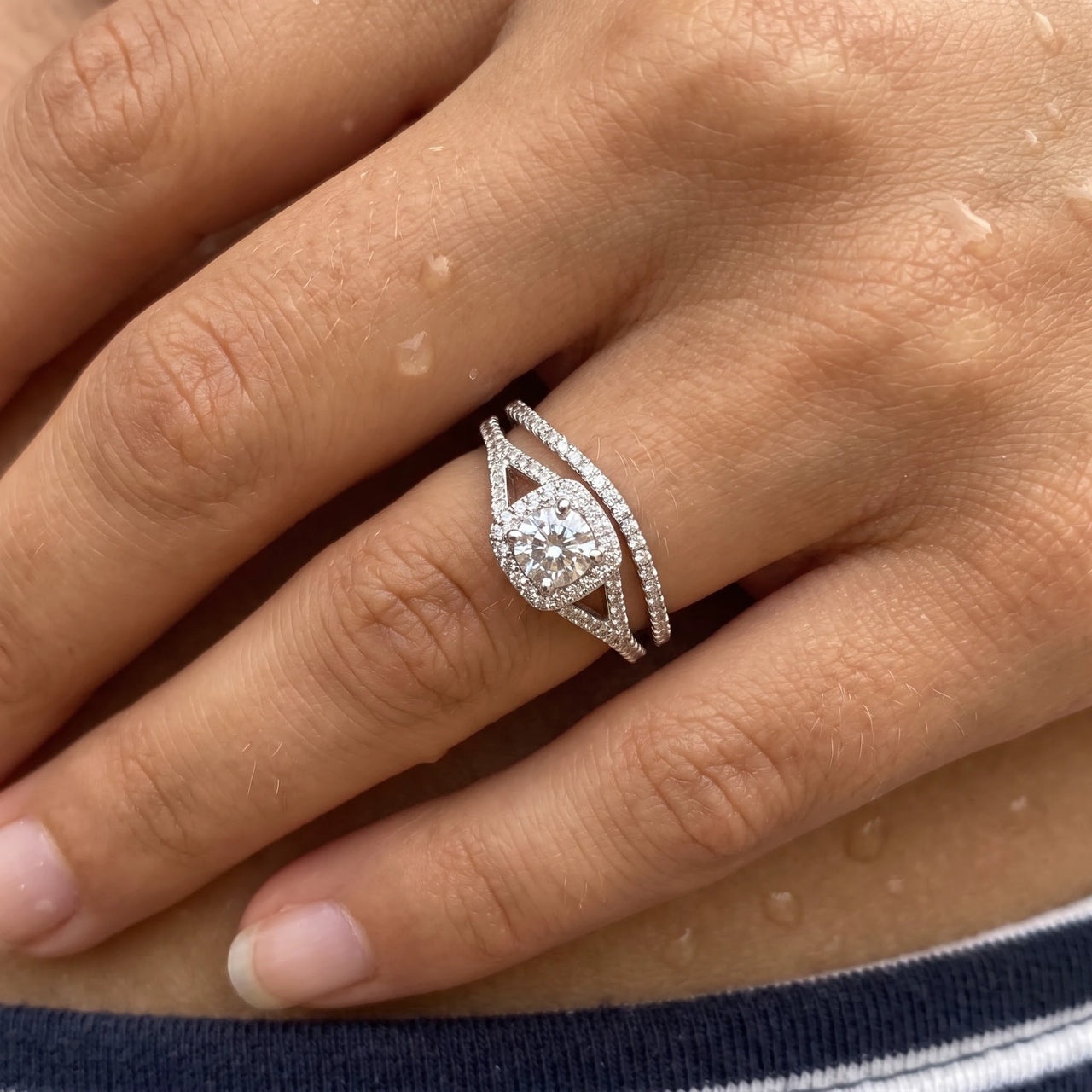 Engagement ring and wedding band set — close-up of the details, silver | SKU: 497080-4.5-silver
