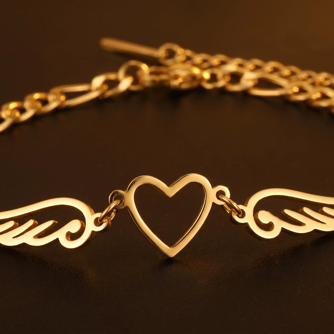 Close-up of the gold bracelet | SKU: 42007-gold